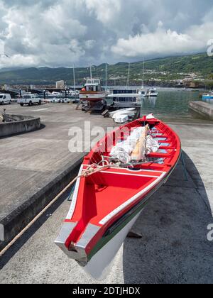 Bateau traditionnel pour la chasse à la baleine. Village Lajes do Pico sur l'île de Pico, une île des Açores (Ilahas dos Acores) dans l'océan Atlantique. Les Açores le sont Banque D'Images