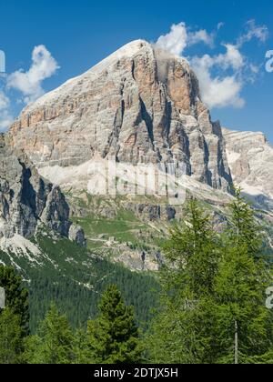 Tofana de Rozes du sud dans les dolomites de Cortina d'Ampezzo. Partie du patrimoine mondial de l'UNESCO les dolomites. Europe, Europe centrale, Italie Banque D'Images