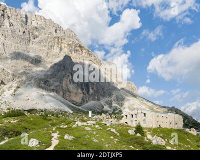 Fort Tre Sassi à Passo di Valparola dans les dolomites. Tre Sassi date de la première guerre mondiale et est maintenant musée. Europe, Europe centrale, Italie Banque D'Images