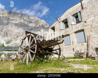 Fort Tre Sassi à Passo di Valparola dans les dolomites. Tre Sassi date de la première guerre mondiale et est maintenant musée. Europe, Europe centrale, Italie Banque D'Images