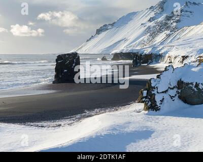 Laekjavik, côte près de Lon en hiver. Paysage dans les fjords de l'est de l'Islande entre Hoefn et Djupivogur. europe, Europe du Nord, islande, f Banque D'Images