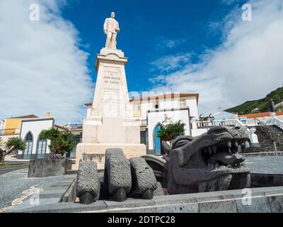 Monument commémorant Joao Inacio de Sousa sur la place Joao Pereira. Velas, la ville principale de l'île. Île de Sao Jorge, une île des Açores (il Banque D'Images