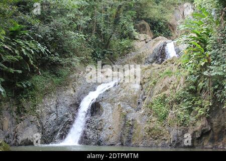 Une photo des cascades d'Argyle dans les Caraïbes, Roxborough, Trinidad & Tobago Banque D'Images