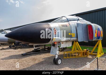 Le nez d'un chasseur de frappe tactique McDonnell Douglas Phantom FGR.2 (XV490), Newark Air Museum, près de Newark-on-Trent, dans le Nottinghamshire, au Royaume-Uni. Banque D'Images