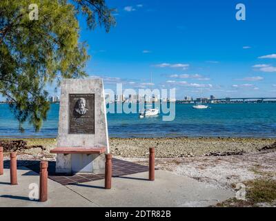 Monument à Ken Thompson dans le parc Ken Thompson sur le Lido Clé à Sarasota Floride Etats-Unis Banque D'Images