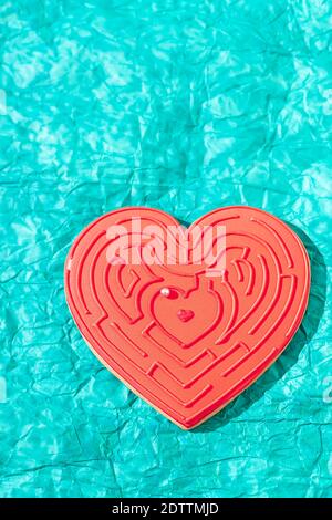 Biscuits en forme de coeur glacé pour la Saint-Valentin. Cadeau de Saint-Valentin. Concept d'amour. Banque D'Images