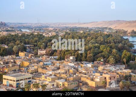 Égypte, haute Égypte, Assouan, vue d'Assouan sur l'île Éléphantine Banque D'Images