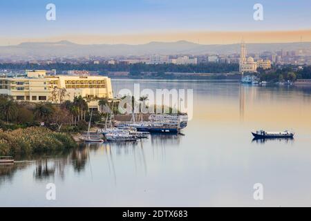 L'Égypte, de la Haute Égypte, Assouan, vue de Movenpick Resort et du Nil Banque D'Images