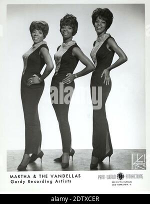 MARTHA ET LE VANDELLAS photo promotionnelle du trio vocal américain en 1965. Depuis la gauche : Rosaland Ashford, Martha Reeves, Betty Kelley. Banque D'Images