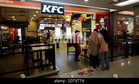 RAwang, Selangor, Malaisie, 23 décembre 2020 - l'atmosphère dans le centre commercial avec moins de visiteurs pendant la saison pandémique Covid-19. Banque D'Images