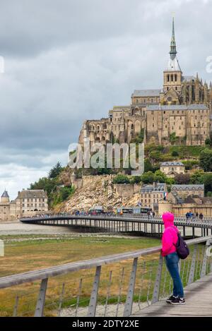 Vue sur le Mont-Saint-Michel historique en Bretagne, France Banque D'Images