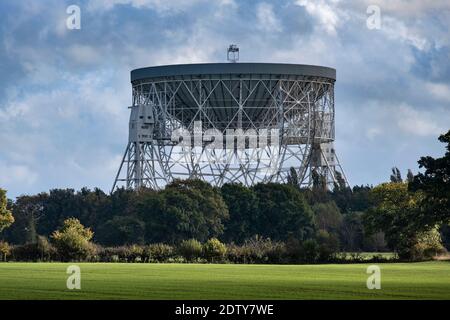 Jodrell Bank radio Telescope, près de Homes Chapel, Cheshire, Angleterre, Royaume-Uni Banque D'Images