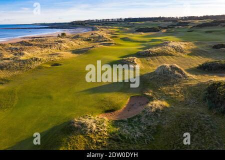 Vue aérienne du parcours de golf Kingsbarns Links à l'extérieur de St Andrews à Fife, en Écosse, au Royaume-Uni Banque D'Images
