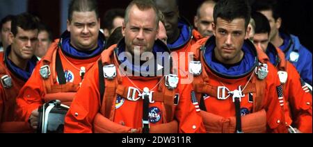 ARMAGEDDON 1998 Buena Vista film avec Bruce Willis centre À côté de Ben Affleck Banque D'Images