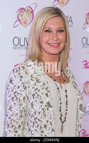LAS VEGAS, NV - 11 AVRIL : l'artiste Olivia Newton-John assiste à l'ouverture officielle de son spectacle de résidence Summer Nights à Flamingo à Las Vegas, NV, USA, le 11 avril 2014. Photo de Kobby Dagan/ABACAPRESS.COM Banque D'Images