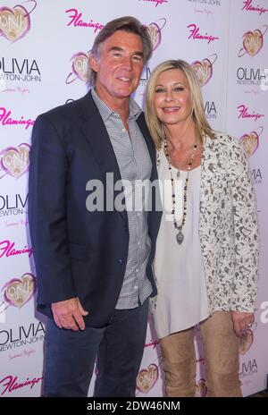 LAS VEGAS, NV - AVRIL 11 : l'animateur Olivia Newton-John (R) et son mari John Easterling assistent à l'inauguration du salon de résidence d'Olivia Newton-John Summer Nights à Flamingo à Las Vegas, Nevada, États-Unis, le 11 avril 2014. Photo de Kobby Dagan/ABACAPRESS.COM Banque D'Images