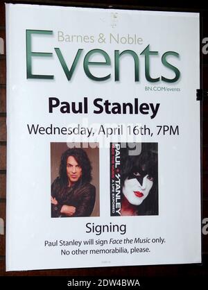 Paul Stanley, co-fondateur et leader de KISS, signe son nouveau livre « face the Music: A Life Exposed », à Barnes & Noble, The Grove, à Farmers Market, Los Angeles, CA, États-Unis, le 16 avril 2014. Photo de Baxter/ABACAPRESS.COM Banque D'Images