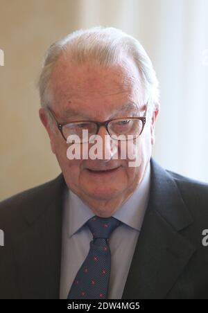 Le pape François a rencontré le roi de Belgique Albert II et la reine Paola lors d'une audience privée au Vatican le 26 avril 2014. Le couple royal belge est à Rome pour assister à la cérémonie de canonisation pour Jean-Paul II et Jean XXIII où le pape François élèvera les deux papes à la sainteté. Photo par ABACAPRESS.COM Banque D'Images