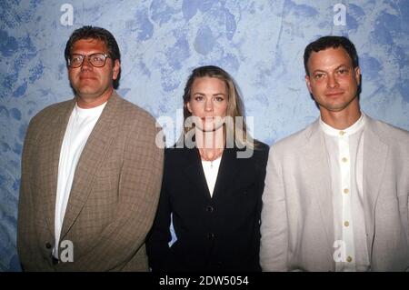 Stars of 'Forrest Gump', Robin Wright, Gary Sinise, et le directeur Robert Zemeckis, vers 1994 / référence du dossier # 34000-1712PLTHA Banque D'Images