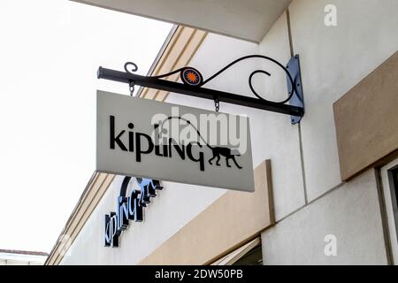 Panneau Kipling Store à Orlando, Floride, États-Unis. Banque D'Images
