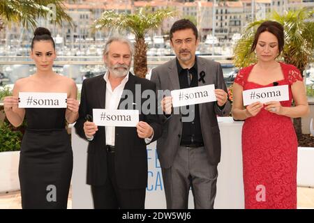 Directeur Nuri Bilge Ceylan, Melisa Soezen, Haluk Bilginer, Demet Akbag posant au photocall pour le film Winter Sleep présenté en compétition au 67e Festival de Cannes, France, le 16 mai 2014. Photo d'Aurore Marechal/ABACAPRESS.COM Banque D'Images