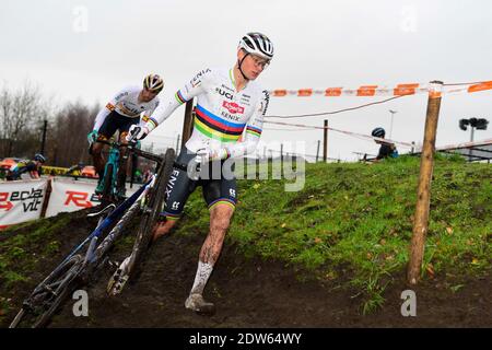 ESSEN, BELGIQUE - DÉCEMBRE 22 : Mathieu van der Poel pendant la Croix Ethienne élite le 22 décembre 2020 à Essen, Belgique (photo de Jos Kafoe/Orange pic Banque D'Images