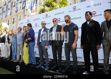 Wesley Snipes , Antonio Banderas, Arnold Schwarzenegger , Jason Statham , Harrison Ford , Mel Gibson , Sylvester Stallone assistant aux Expendables 3' photocall lors du 67e Festival annuel du film de Cannes, le 18 mai 2014. Photo d'Alban Wyters/ABACAPRESS.COM Banque D'Images