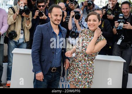 Fabrizio Rongione, Marion Cotillard posant au Palais des Festivals pour le photocall du film deux jours, une nuit présenté en compétition au 67e Festival de Cannes, France, le 20 mai 2014. Photo de Nicolas Briquet/ABACAPRESS.COM Banque D'Images