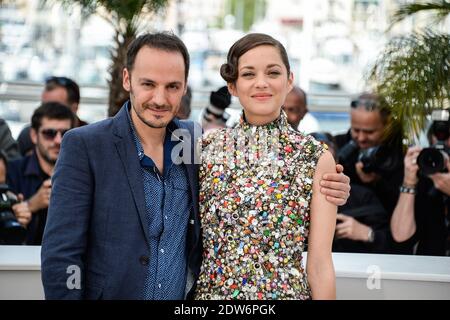 Fabrizio Rongione, Marion Cotillard posant au Palais des Festivals pour le photocall du film deux jours, une nuit présenté en compétition au 67e Festival de Cannes, France, le 20 mai 2014. Photo de Nicolas Briquet/ABACAPRESS.COM Banque D'Images