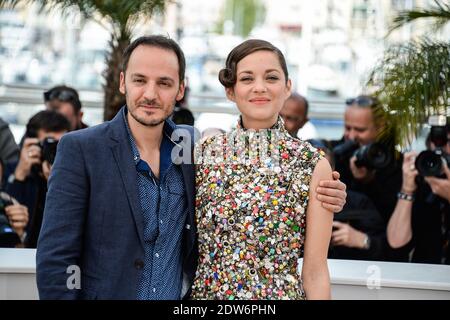 Fabrizio Rongione, Marion Cotillard posant au Palais des Festivals pour le photocall du film deux jours, une nuit présenté en compétition au 67e Festival de Cannes, France, le 20 mai 2014. Photo de Nicolas Briquet/ABACAPRESS.COM Banque D'Images