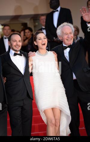 Jean-Pierre Dardenne, Fabrizio Rongione, Marion Cotilard arrive au Palais des Festivals pour la projection du film deux jours, une nuit dans le cadre du 67ème Festival de Cannes, France, le 20 mai 2014. Photo de Nicolas Briquet/ABACAPRESS.COM Banque D'Images