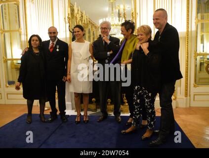 Rabih Kayrouz et sa mère, Aurelie Filippetti, Didier Grumbach, Lyne Cohen-Solal et Maurizio Galante assisteront à une cérémonie de remise de prix au ministre français de la Culture et de la communication à Paris, le 20 mai 2014. Photo de Christian Liewig/ABACAPRESS.COM Banque D'Images