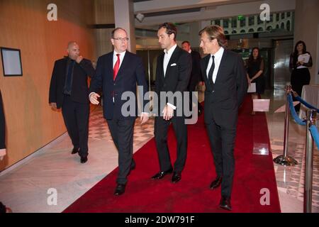 Jeremy Gilley, fondateur de l'organisation à but non lucratif « Peace One Day », Prince Albert de Monaco et Jude Law assistent au « Peace One Day Monaco Gala » qui s'est tenu dans la salle des Etoiles du Sporting Monte-Carlo à Monte-Carlo, Monaco, le 22 mai 2014. L’événement caritatif bénéficie aux travaux d’éducation de Peace One Day en République démocratique du Congo et dans la région des Grands Lacs en Afrique. Photo de Nicolas Gouhier/ABACAPRESS.COM Banque D'Images