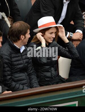 Isabelle Ithurburu et son mari Gonzalo Quesada regardant un match lors de la deuxième partie de l'Open de tennis français à l'arène Roland Garros à Paris, France, le 28 mai 2014. Photo de Laurent Zabulon/ABACAPRESS.COM Banque D'Images