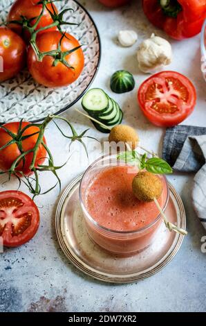 Faire de Gazpacho Banque D'Images
