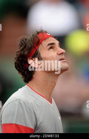 Roger Federer, Suisse, bat 7-5, 6-7 [7], 6-2, 6-4 Dmitry Tursunov, russe, lors de sa 3e partie de l'Open de tennis français au stade Roland Garros à Paris, France, le 30 mai 2014. Photo de Nicolas Briquet/ABACAPRESS.COM Banque D'Images