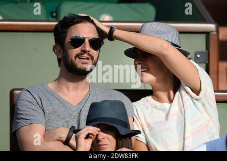 Julie de Bona et son mari regardant un troisième tour de jeu à l'Open de tennis français à l'arène Roland-Garros à Paris, France, le 31 mai 2014. Photo de Laurent Zabulon/ABACAPRESS.COM Banque D'Images