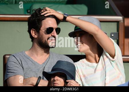 Julie de Bona et son mari regardant un troisième tour de jeu à l'Open de tennis français à l'arène Roland-Garros à Paris, France, le 31 mai 2014. Photo de Laurent Zabulon/ABACAPRESS.COM Banque D'Images