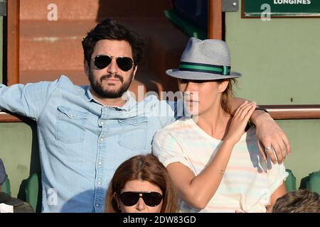 Julie de Bona et son mari regardant un troisième tour de jeu à l'Open de tennis français à l'arène Roland-Garros à Paris, France, le 31 mai 2014. Photo de Laurent Zabulon/ABACAPRESS.COM Banque D'Images