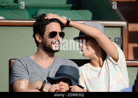 Julie de Bona et son mari regardant un troisième tour de jeu à l'Open de tennis français à l'arène Roland-Garros à Paris, France, le 31 mai 2014. Photo de Laurent Zabulon/ABACAPRESS.COM Banque D'Images