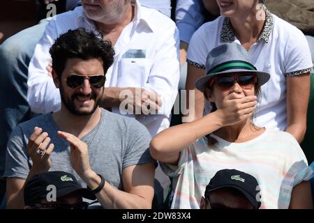 Julie de Bona et son mari regardant un troisième tour de jeu à l'Open de tennis français à l'arène Roland-Garros à Paris, France, le 31 mai 2014. Photo de Laurent Zabulon/ABACAPRESS.COM Banque D'Images