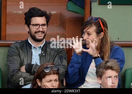 Julie de Bona et son mari regardant un troisième tour de jeu à l'Open de tennis français à l'arène Roland-Garros à Paris, France, le 31 mai 2014. Photo de Laurent Zabulon/ABACAPRESS.COM Banque D'Images