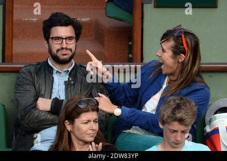 Julie de Bona et son mari regardant un troisième tour de jeu à l'Open de tennis français à l'arène Roland-Garros à Paris, France, le 31 mai 2014. Photo de Laurent Zabulon/ABACAPRESS.COM Banque D'Images