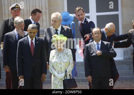 LE président AMÉRICAIN Barack Obama participe à une photo de groupe des dirigeants du monde participant aux cérémonies du 70e anniversaire du jour J au Château de Benouville, en France, le 6 juin 2014. Les cérémonies du jour J marquent le 70e anniversaire du lancement de l'opération Overlord, une vaste opération militaire des forces alliées en Normandie, qui a tourné la vague de la Seconde Guerre mondiale, menant finalement à la libération de la France occupée et à la fin de la guerre contre l'Allemagne nazie. Photo de Denis Allard/Pool/ABACAPRESS.COM Banque D'Images