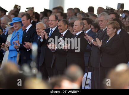 HM la Reine du Danemark, Margrethe II ; HRH le Grand-Duc de Luxembourg, Henri ; Karolos Papoulias, Président de la Grèce ; Prince Albert II de Monaco ; Jerry Mateparae, Gouverneur général de la Nouvelle-Zélande ; Vladimir Poutine, Président de la Russie ; Milos Zeman, Président de la République tchèque ; Angela Merkel assiste à la cérémonie internationale de Sword Beach à Ouistreham, dans le cadre des cérémonies officielles du 70e anniversaire du D-Day, le 6 juin 2014 en Normandie, en France. Photo de Abd Rabbo-Bernard-Gouhier-Mousse/ABACAPRESS.COM Banque D'Images