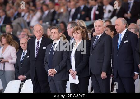 Les anciens présidents français Valéry Giscard d'Estaing et Nicolas Sarkozy, les anciens premiers ministres français Edith Cresson et Jean-Marc Ayrault et le ministre français des Affaires étrangères Laurent Fabius .cérémonie internationale de commémoration du jour J à Ouistreham dans le cadre du 70e anniversaire de l'atterrissage du jour J de la Seconde Guerre mondiale, à Sword Beach, Ouistreham, Normandie, France, Le 06 juin 2014. Photo de Laurent Chamussy/Pool/ABACAPRESS.COM Banque D'Images