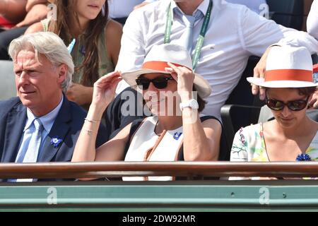 Anne Hidalgo et Najat Vallaud-Belkacem regardant le dernier match individuel des hommes de l'Open de tennis français à l'arène Roland Garros à Paris, France, le 8 juin 2014. Photo de Nicolas Gouhier/ABACAPRESS.COM Banque D'Images