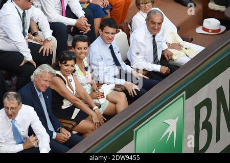 Anne Hidalgo, Najat Vallaud-Belkacem et Manuel Valls assistent à la finale masculine de l'Open de tennis français au stade Roland Garros de Paris, France, le 8 juin 2014. Photo de Laurent Zabulon/ABACAPRESS.COM Banque D'Images