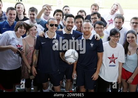 Le Linkin Park Band (Chester Bennington, Mike Shinoda et Dave Farrell) rencontre des fans et joue au football près du Stade de France, à Saint-Denis, près de Paris, en France, le 11 juin 2014. Photo de Jerome Domine/ABACAPRESS.COM Banque D'Images