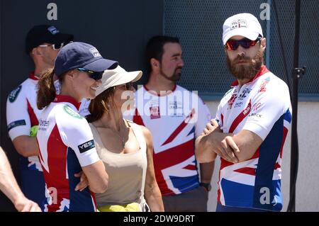 Pippa Middleton et James Middleton participent à la 33e course à travers l'Amérique, qui fait partie de l'équipe de la Fondation Michael Matthews. Les coureurs doivent parcourir 3000 miles dans 12 États et grimper sur 170,000 pieds verticaux. Les coureurs d'équipe ont un maximum de neuf jours pour terminer. Les équipes feront 350-500 km par jour, course sans escale. Oceanside, 14 juin 2014. Photo de Lionel Hahn/ABACAPRESS.COM Banque D'Images